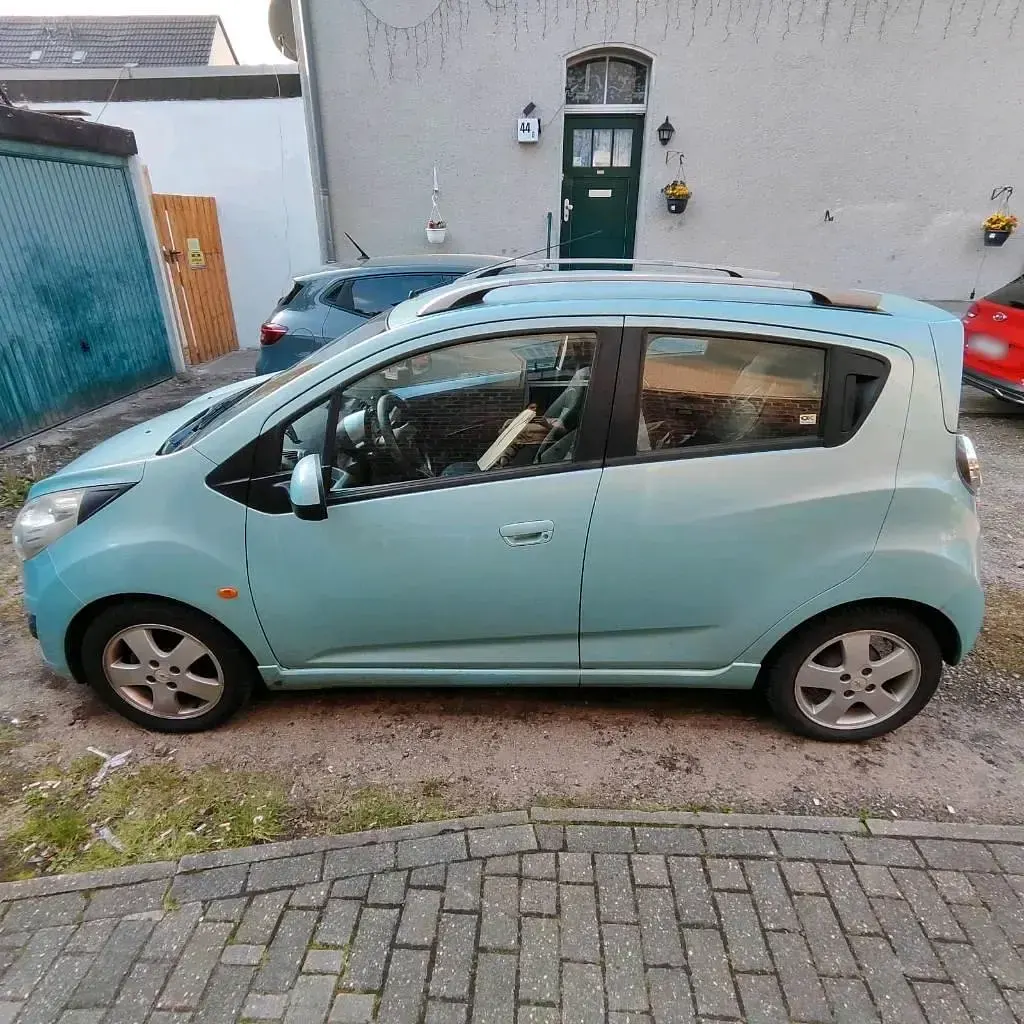 Second-hand Chevrolet Spark 82 CP (60 kW) 2011 Albastru Hatchback