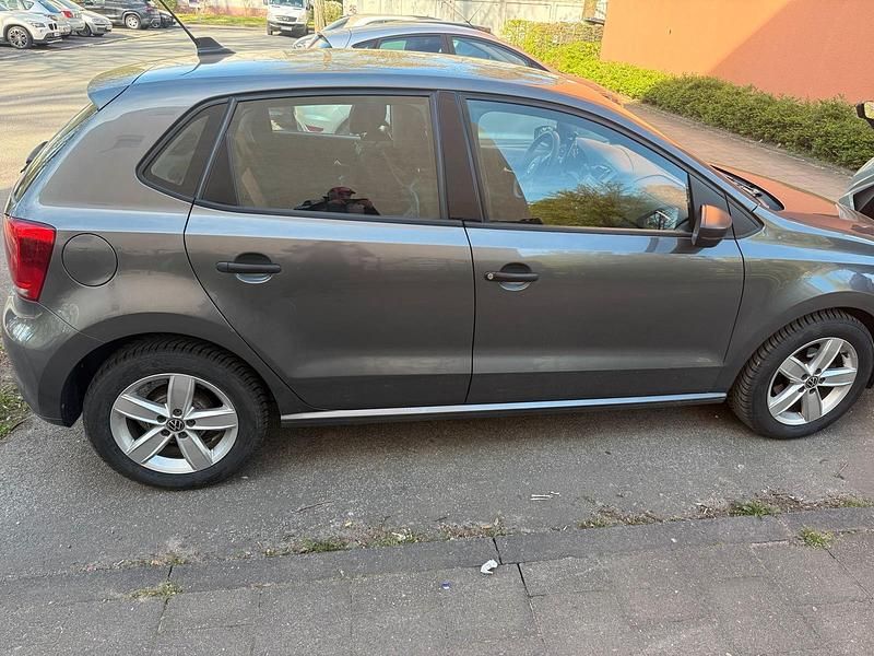 Gebraucht VW Polo 69 PS (50 kW) 2013 Grau Kleinwagen