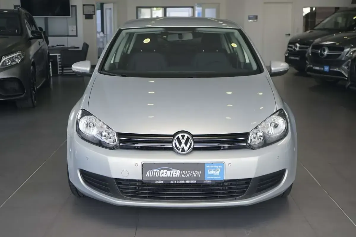 Gebraucht VW Golf VI Comfortline 122 PS (89 kW) 2010 Silver leaf metallic Kleinwagen