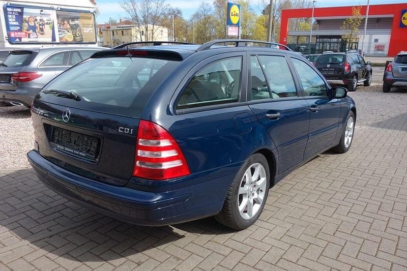 Usata Mercedes C220 150 CV (110 kW) 2004 Blu Station wagon