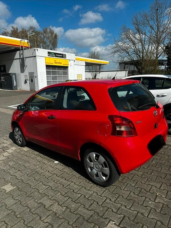 Gebraucht Toyota Yaris 69 PS (50 kW) 2008 Rot Kleinwagen
