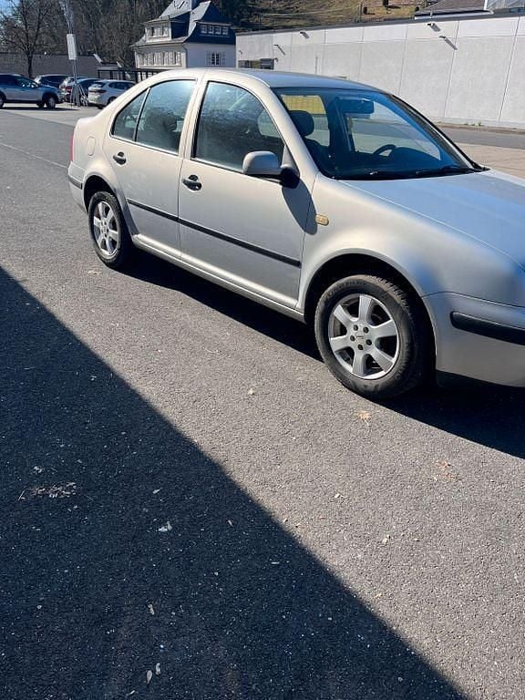 Gebraucht VW Bora 105 PS (77 kW) 1999 Grau Limousine