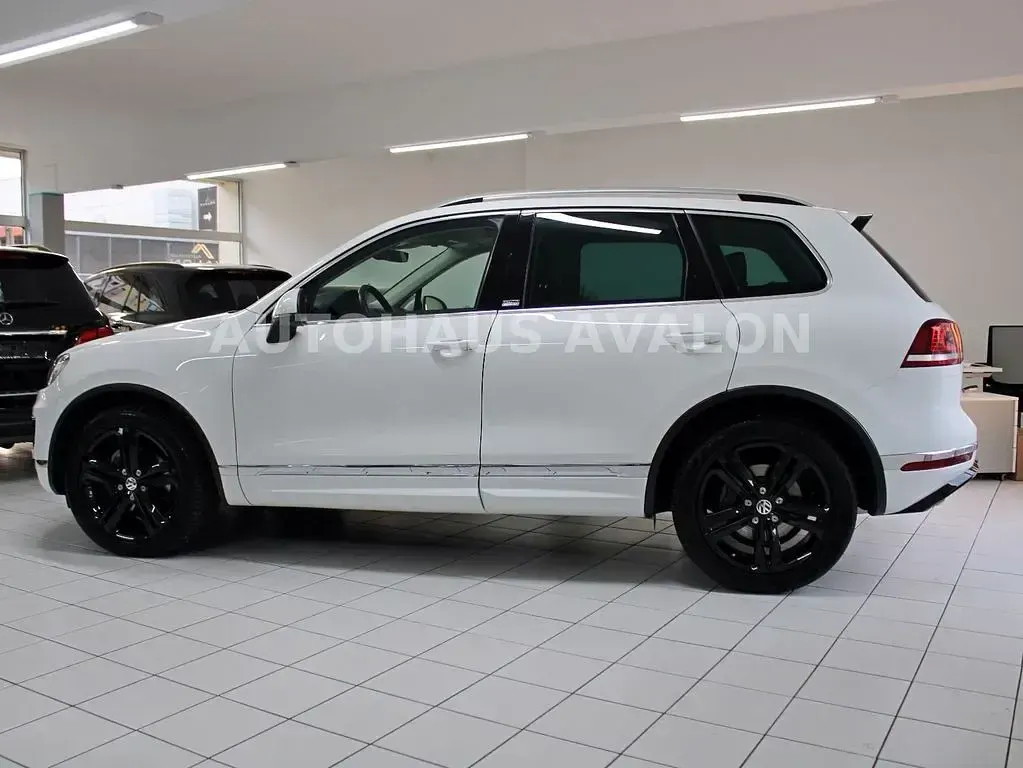 Gebraucht VW Touareg Executive 262 PS (192 kW) 2017 Pure white SUV