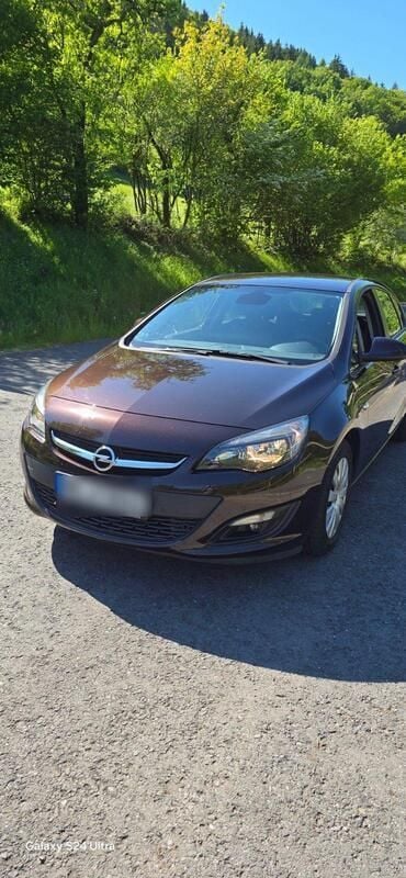 Braun Gebraucht 2015 Opel Astra Limousine | 8.350 € (Superpreis) - Bild 1/4