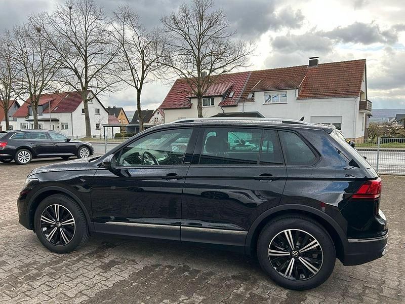 Gebraucht VW Tiguan United 150 PS (110 kW) 2021 Schwarz SUV