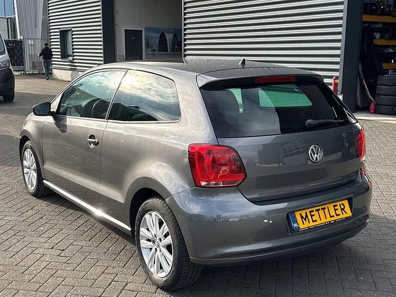 Gebraucht VW Polo 60 PS (44 kW) 2010 Grau Kleinwagen