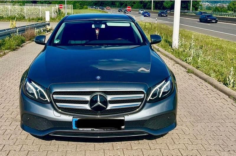 Gebraucht Mercedes E220 Avantgarde 194 PS (142 kW) 2016 Grau Limousine