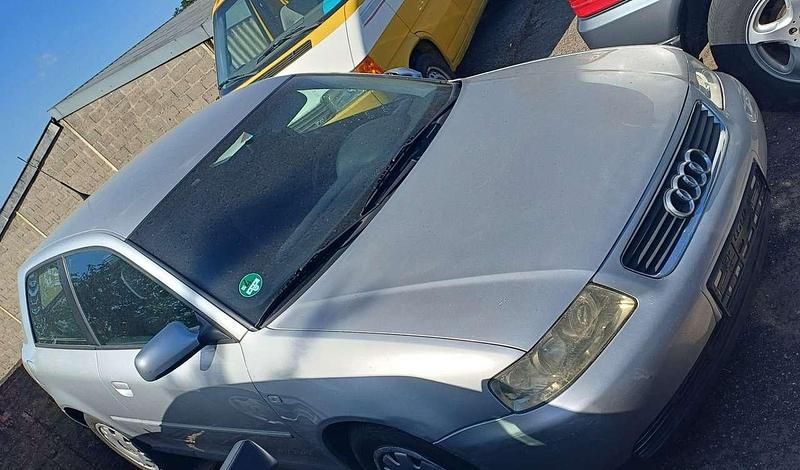 Grau Gebraucht 2001 Audi A3 Limousine | 1.950 € (Guter Preis) - Bild 1/4