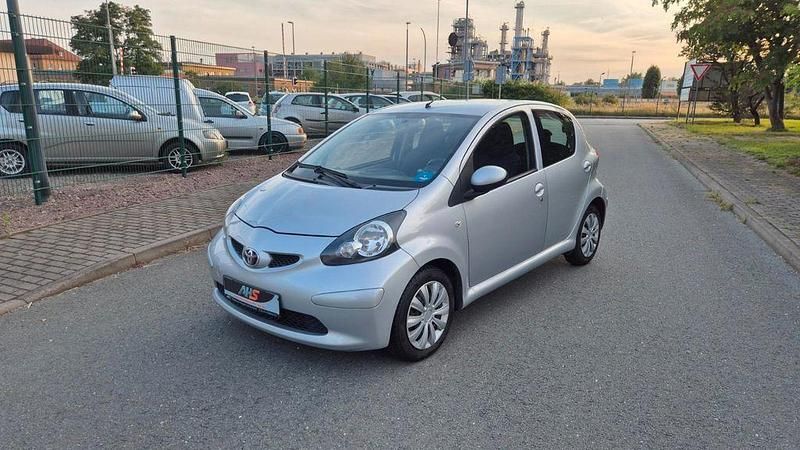 Silber Gebraucht 2006 Toyota Aygo Cool Kleinwagen | 2.790 € (Etwas zu teuer) - Bild 1/4