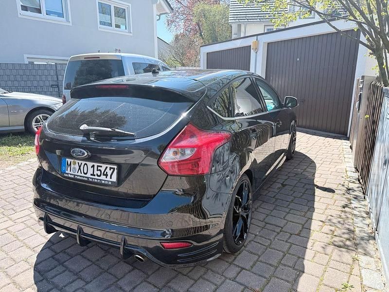 Usata Ford Focus Titanium 150 CV (110 kW) 2011 Nero Berlina