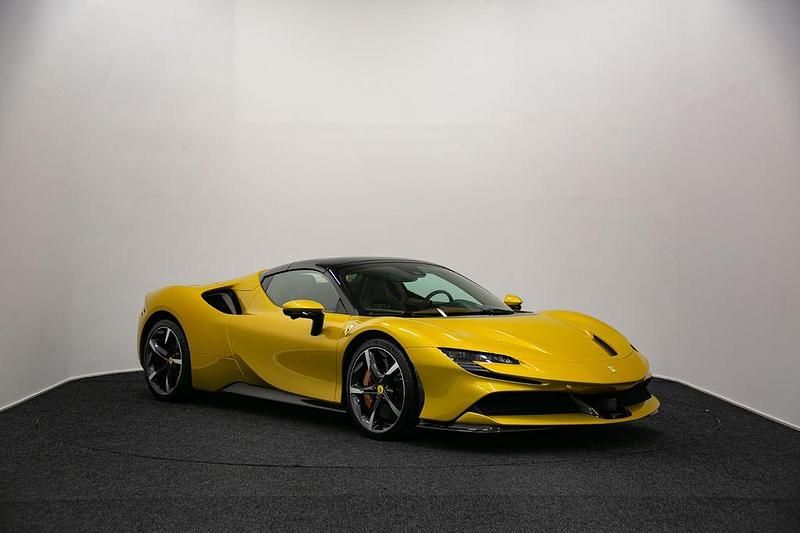 Gebraucht Ferrari SF90 999 PS (734 kW) 2024 Gelb Cabrio