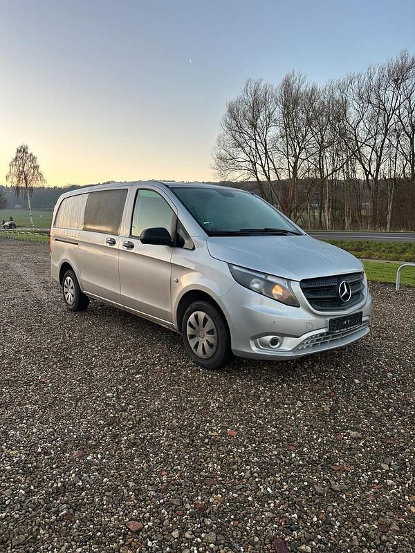 Silber Gebraucht 2015 Mercedes Vito Van | 11.800 € - Bild 1/4
