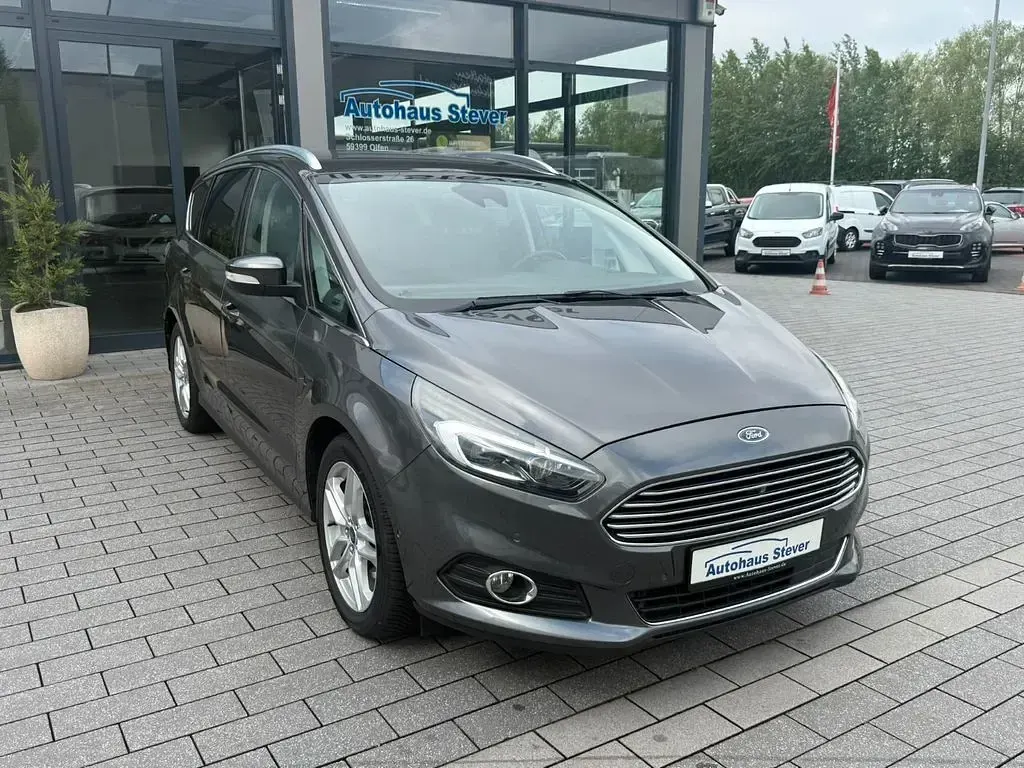 Gebraucht Ford S-MAX Titanium 241 PS (177 kW) 2018 Grau Van / Kleinbus