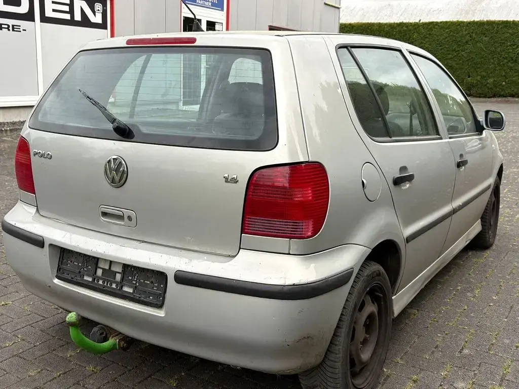 Second-hand VW Polo Edition 75 CP (55 kW) 2000 Gri Berlinǎ