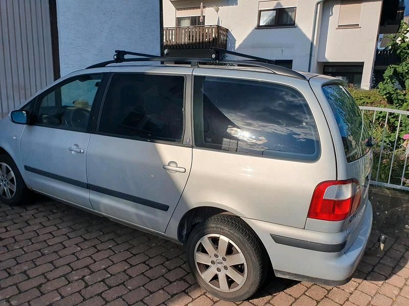 Silber Gebraucht 2003 Ford Galaxy Van / Kleinbus | 2.499 € (Fairer Preis) - Bild 1/4