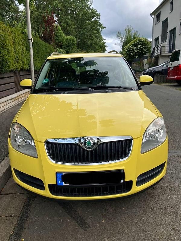 Gelb Gebraucht 2009 Skoda Fabia Ambiente Kombi | 1.800 € - Bild 1/4