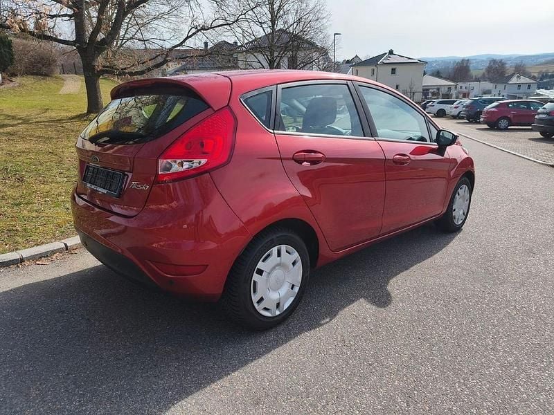 Gebraucht Ford Fiesta Trend 82 PS (60 kW) 2009 Rot Kleinwagen