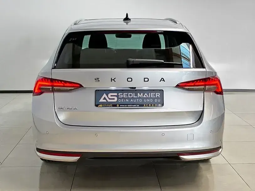 Gebraucht Skoda Octavia Selection 150 PS (110 kW) 2024 Brillantsilber Kombi