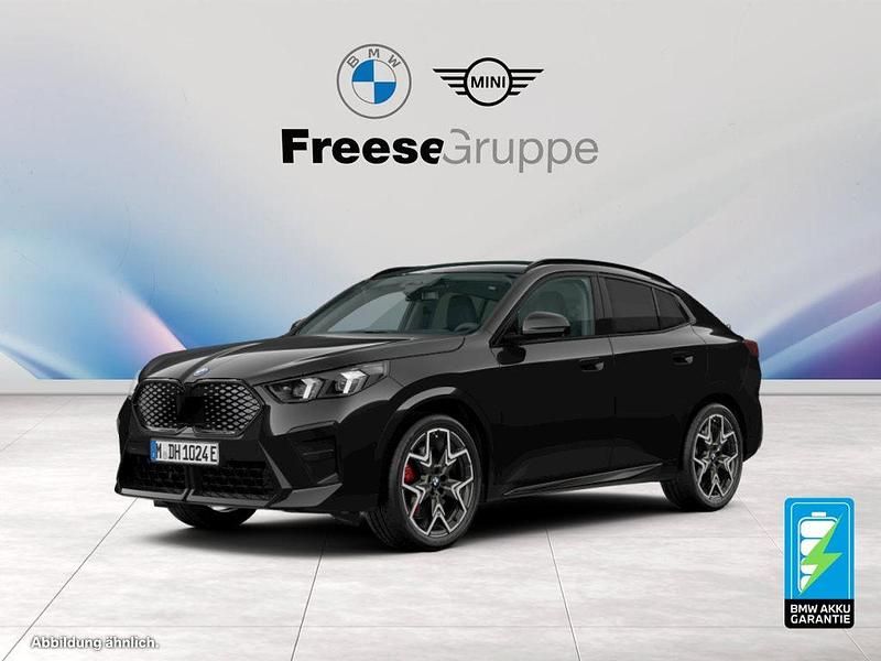Schwarz Neu 2025 BMW iX2 Luxury Line SUV | 61.790 € - Bild 1/4