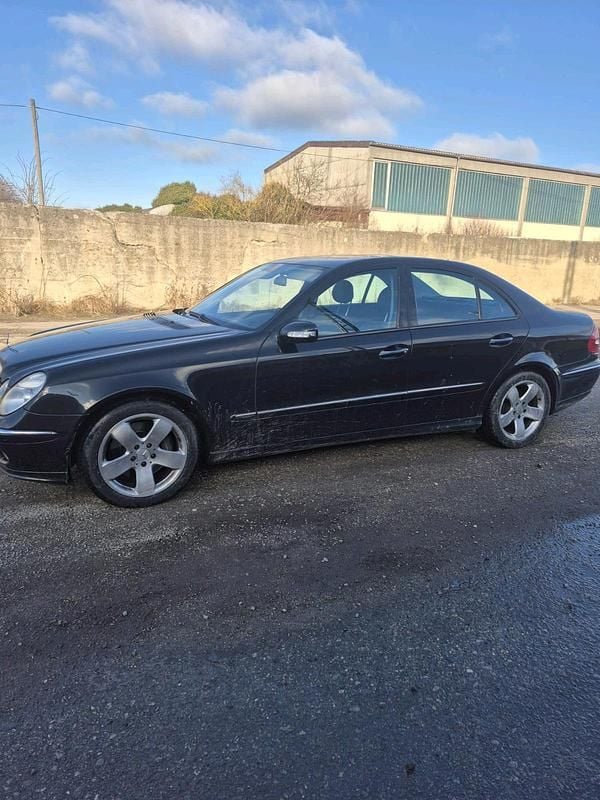Schwarz Gebraucht 2002 Mercedes E500 Limousine | 2.000 € (Fairer Preis) - Bild 1/4