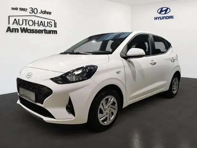 Gebraucht Hyundai i10 Select 63 PS (46 kW) 2024 Atlas white / sol Kleinwagen