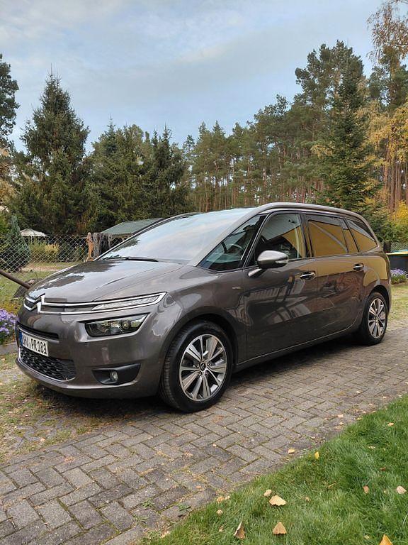 Braun Gebraucht 2016 Citroën Grand C4 Picasso Van / Kleinbus | 10.222 € (Fairer Preis) - Bild 1/4