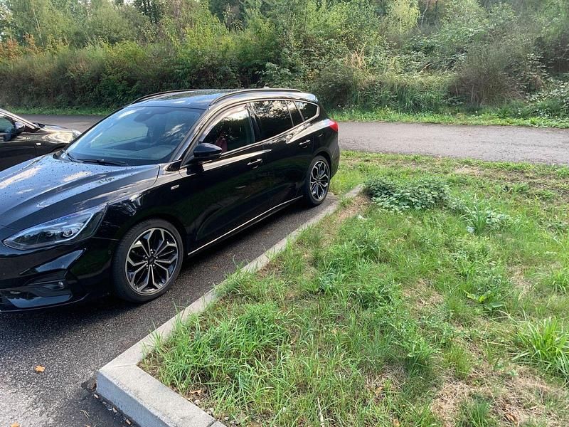 Schwarz Gebraucht 2020 Ford Focus ST-Line Kombi | 16.699 € (Fairer Preis) - Bild 1/4