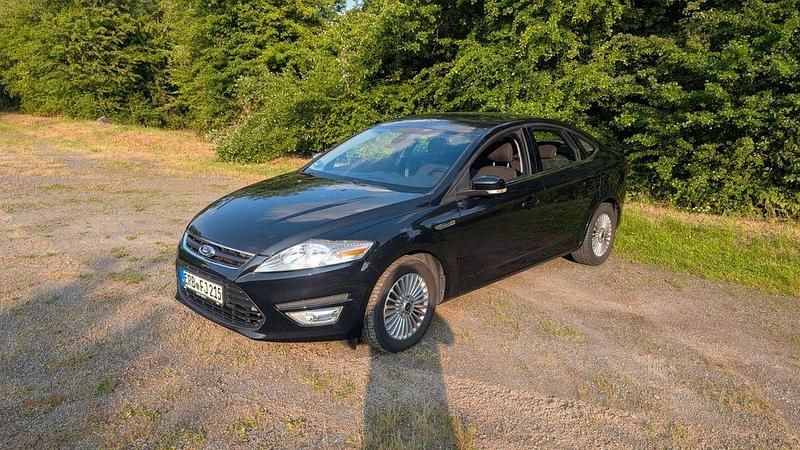 Gebraucht Ford Mondeo Trend 160 PS (117 kW) 2012 Schwarz Limousine
