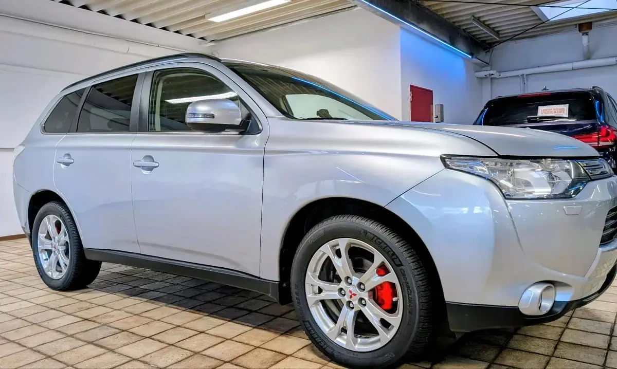 Gebraucht Mitsubishi Outlander 150 PS (110 kW) 2014 Grau SUV