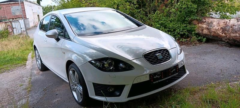 Weiß Gebraucht 2012 Seat Leon FR Limousine | 6.999 € (Etwas zu teuer) - Bild 1/4