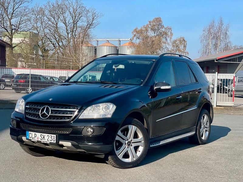 Gebraucht Mercedes ML320 224 PS (164 kW) 2007 Schwarz SUV