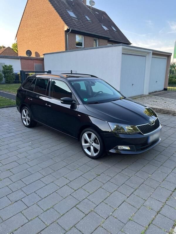 Schwarz Gebraucht 2019 Skoda Fabia Clever Kombi | 10.750 € - Bild 1/4