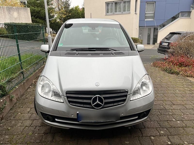 Silber Gebraucht 2010 Mercedes A160 Limousine | 4.100 € (Fairer Preis) - Bild 1/4
