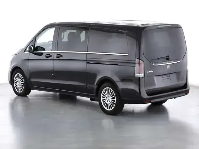 Gebraucht Mercedes V300 Avantgarde 237 PS (174 kW) 2025 Obsidianschwarz metallic Van / Kleinbus