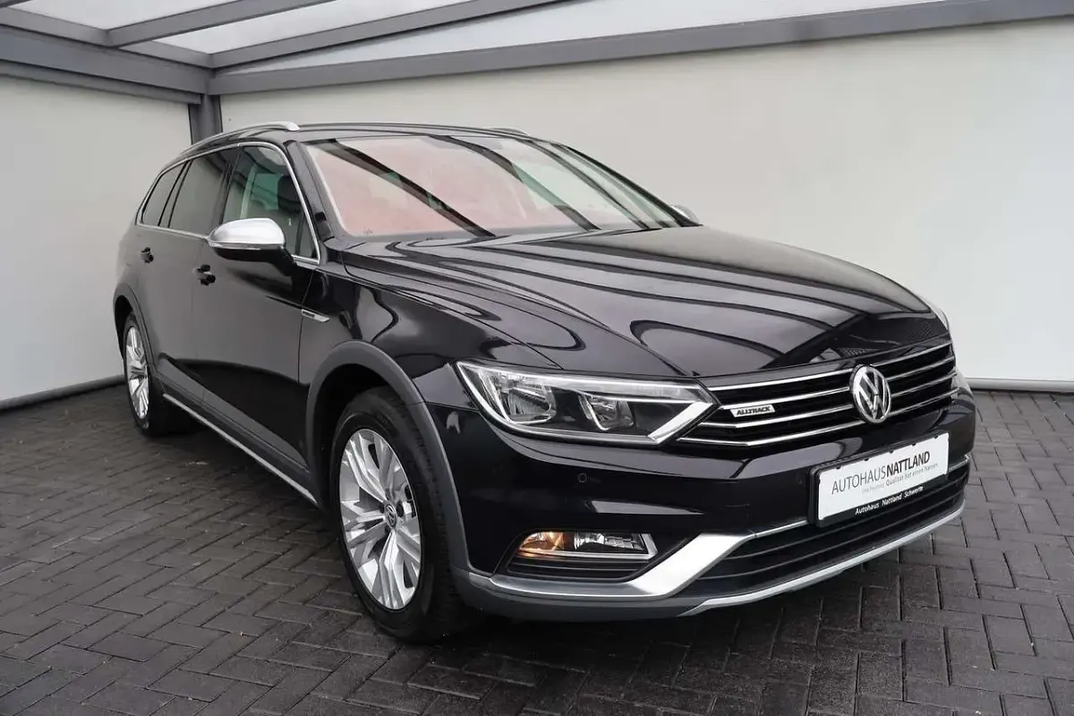 Gebraucht VW Passat Alltrack 190 PS (139 kW) 2019 Deep black perleffekt Kombi