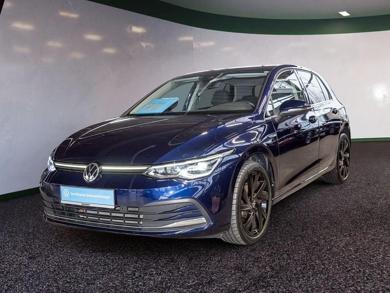 Gebraucht VW Golf VIII Style 131 PS (96 kW) 2022 Blau / atlantik blue Limousine