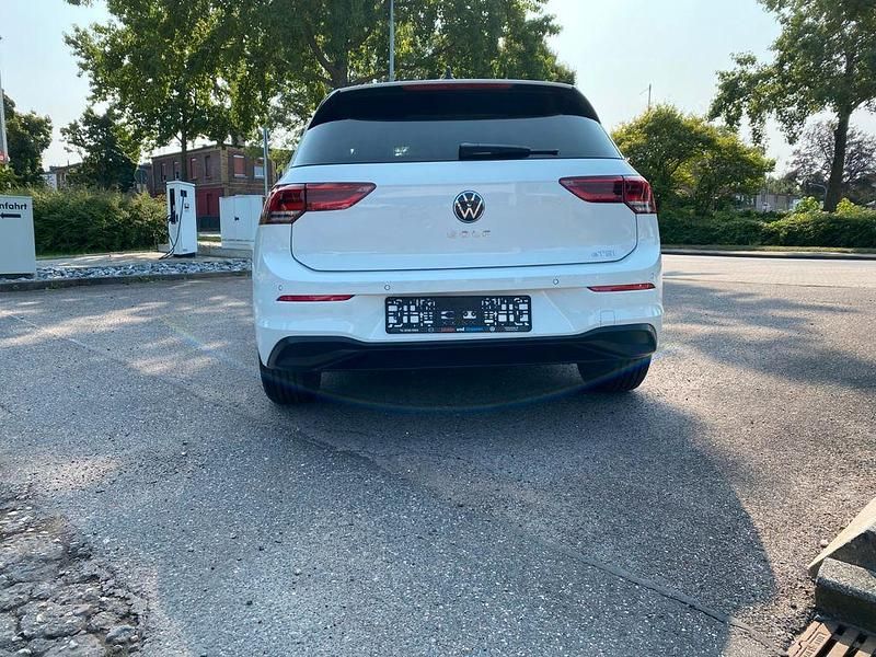Gebraucht VW Golf VIII 110 PS (80 kW) 2024 Weiß Limousine