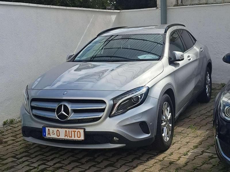 Gebraucht Mercedes GLA200 Style 156 PS (114 kW) 2015 Silber SUV