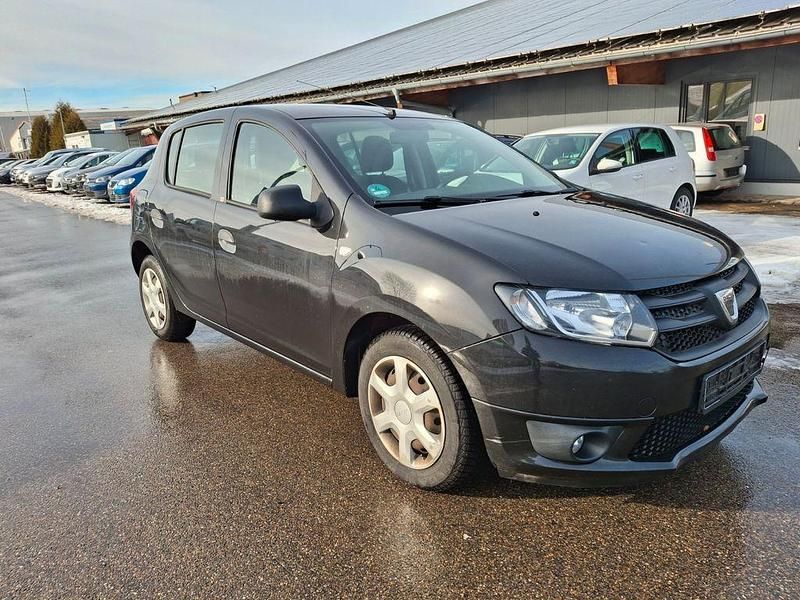 Schwarz Gebraucht 2016 Dacia Sandero Ambiance Limousine | 2.900 € (Superpreis) - Bild 1/4