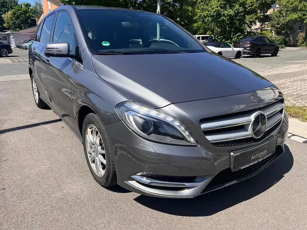 Gebraucht Mercedes B180 122 PS (89 kW) 2013 Grau Kleinwagen