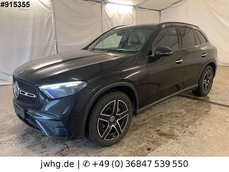 Schwarz/baltic black Gebraucht 2022 Mercedes GLC220 AMG line SUV | 46.950 € - Bild 1/4