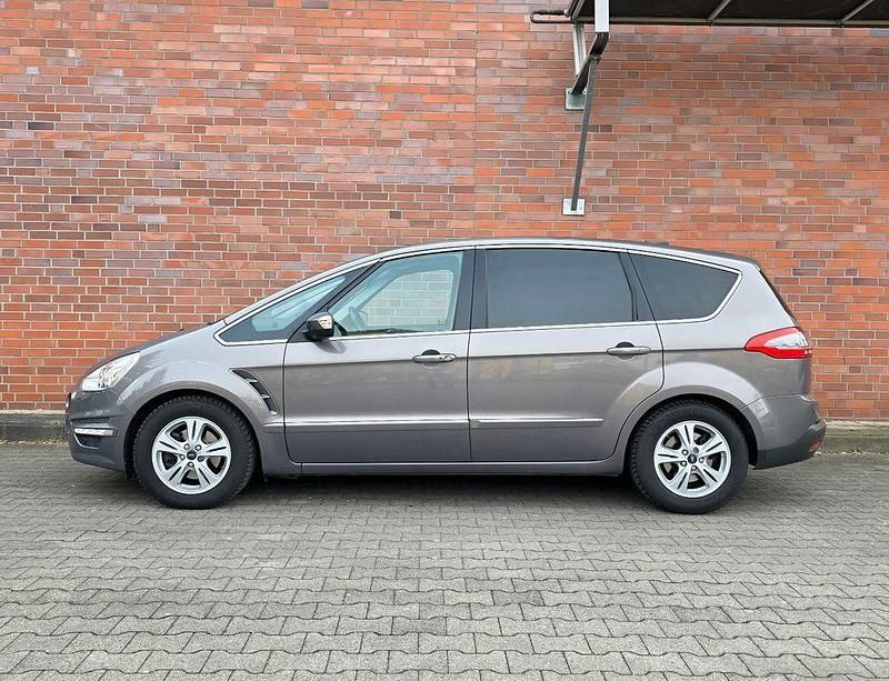 Gebraucht Ford S-MAX Titanium 163 PS (119 kW) 2014 Braun Van / Kleinbus