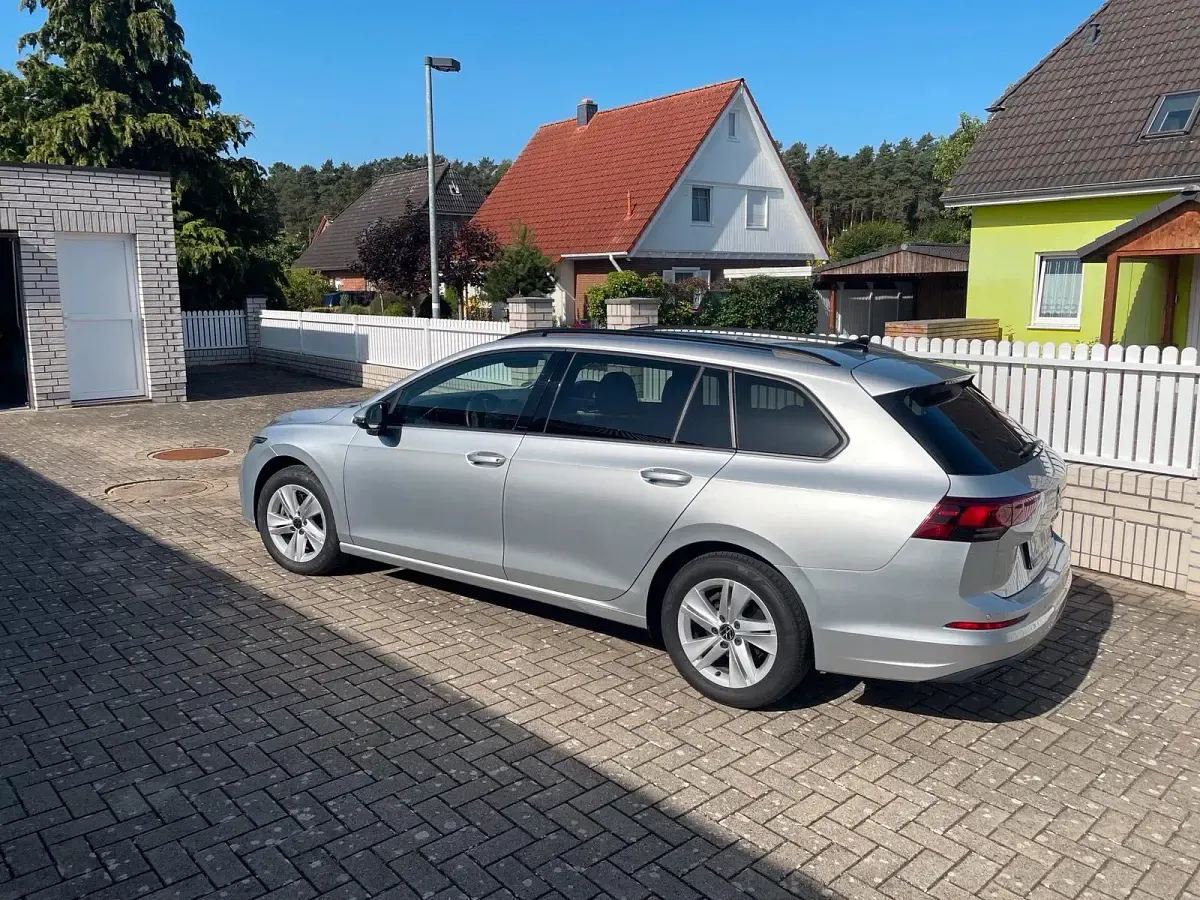Gebraucht VW Golf VIII 115 PS (84 kW) 2023 Silber Kombi