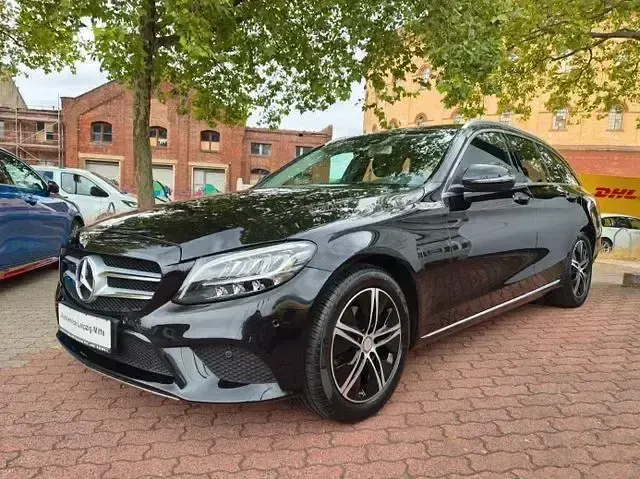 Gebraucht Mercedes C180 156 PS (114 kW) 2020 Schwarz Limousine