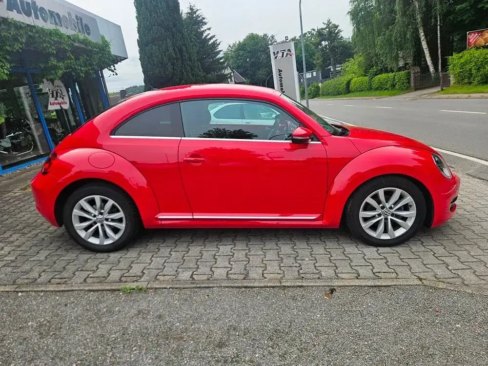 Gebraucht VW Beetle Design 105 PS (77 kW) 2012 Rot Kleinwagen