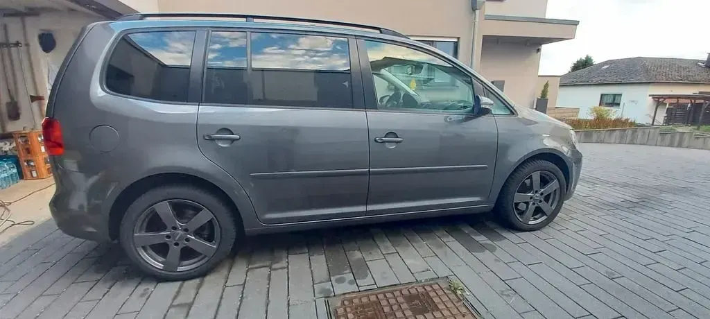 Gebraucht VW Touran 140 PS (102 kW) 2011 Braun Van / Kleinbus