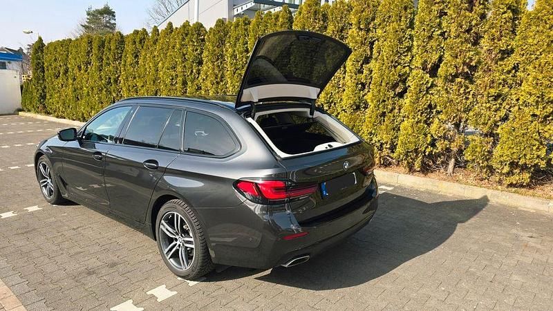 Gebraucht BMW 530 Efficient Dynamics 252 PS (185 kW) 2022 Grau Kombi