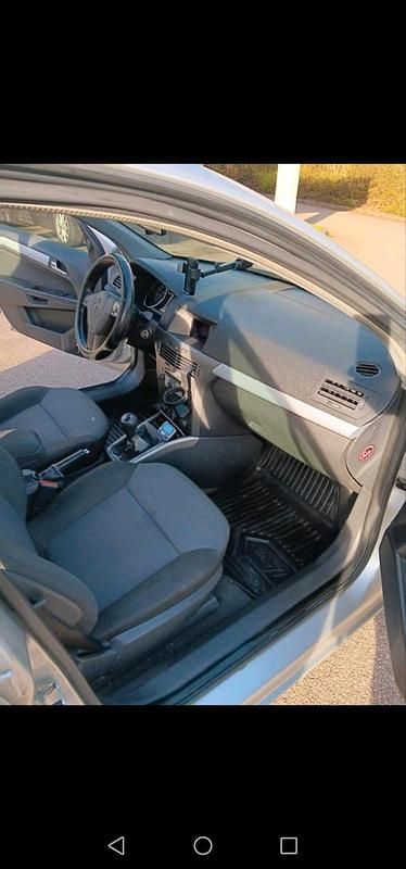 Gebraucht Opel Astra 90 PS (66 kW) 2005 Silber Limousine