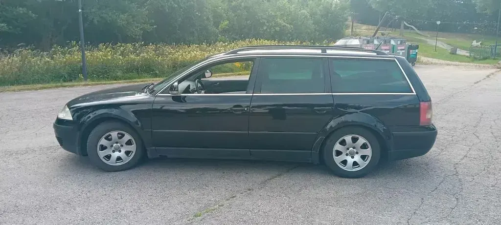 Gebraucht VW Passat Basis 101 PS (74 kW) 2003 Schwarz Kombi