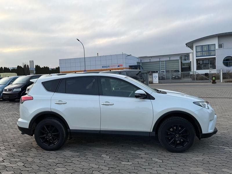 Gebraucht Toyota RAV4 Edition 143 PS (105 kW) 2016 Weiß SUV